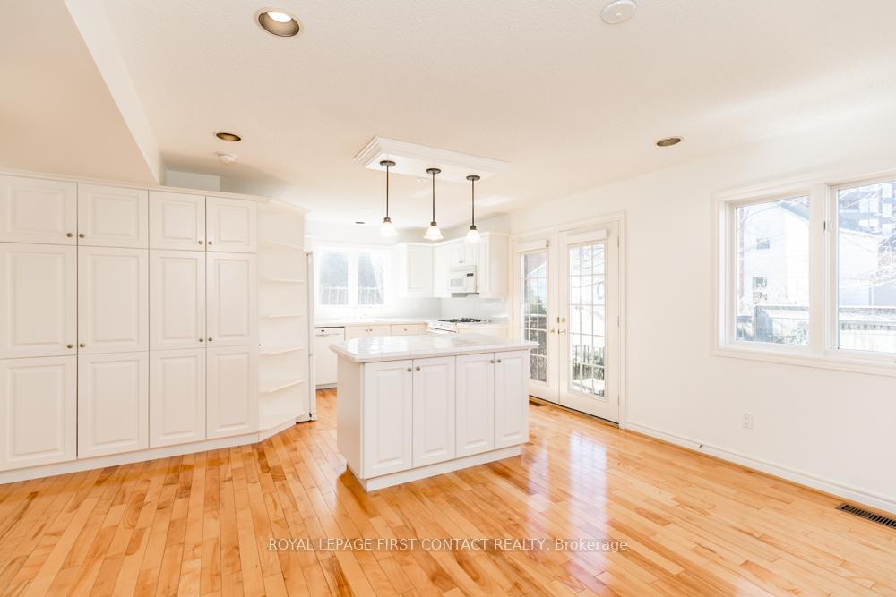 Photo 15 of 44 Kempenfelt Drive, Barrie, North Shore — HOMEH