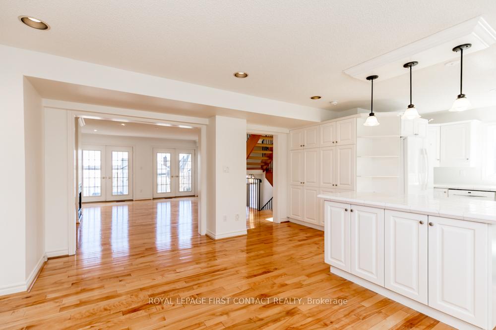Photo 17 of 44 Kempenfelt Drive, Barrie, North Shore — HOMEH