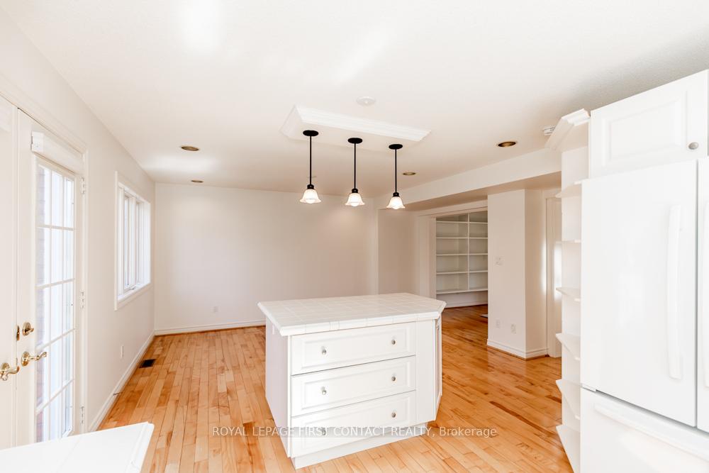 Photo 18 of 44 Kempenfelt Drive, Barrie, North Shore — HOMEH