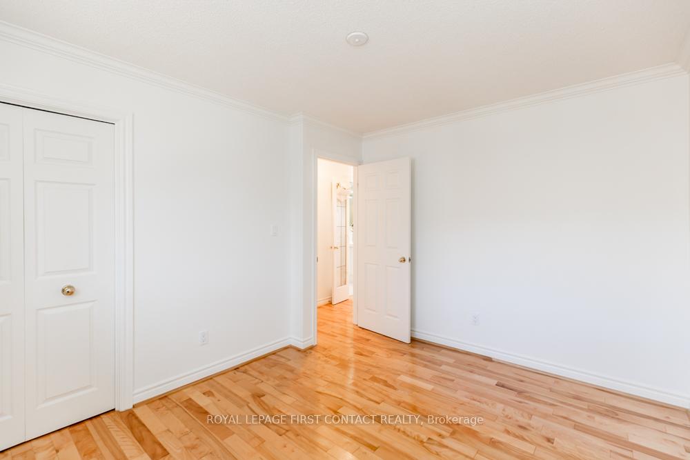 Photo 26 of 44 Kempenfelt Drive, Barrie, North Shore — HOMEH