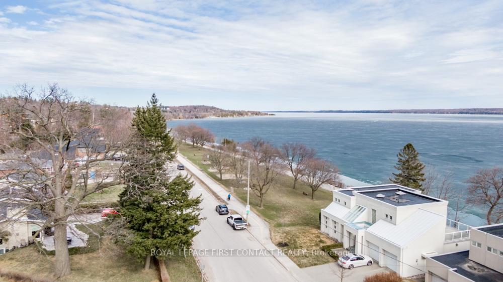 Photo 38 of 44 Kempenfelt Drive, Barrie, North Shore — HOMEH