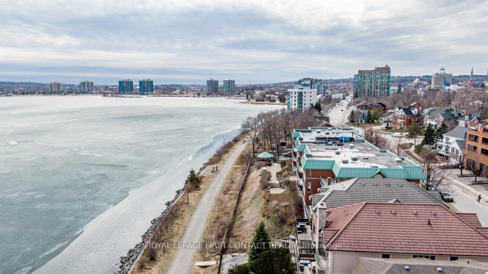 Photo 39 of 44 Kempenfelt Drive, Barrie, North Shore — HOMEH