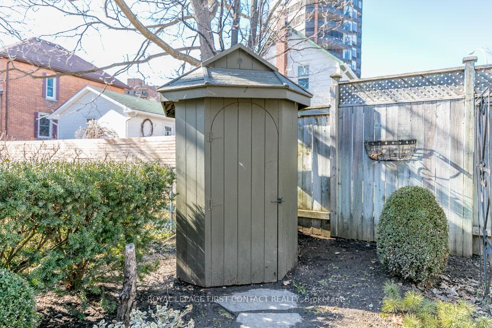 Photo 43 of 44 Kempenfelt Drive, Barrie, North Shore — HOMEH