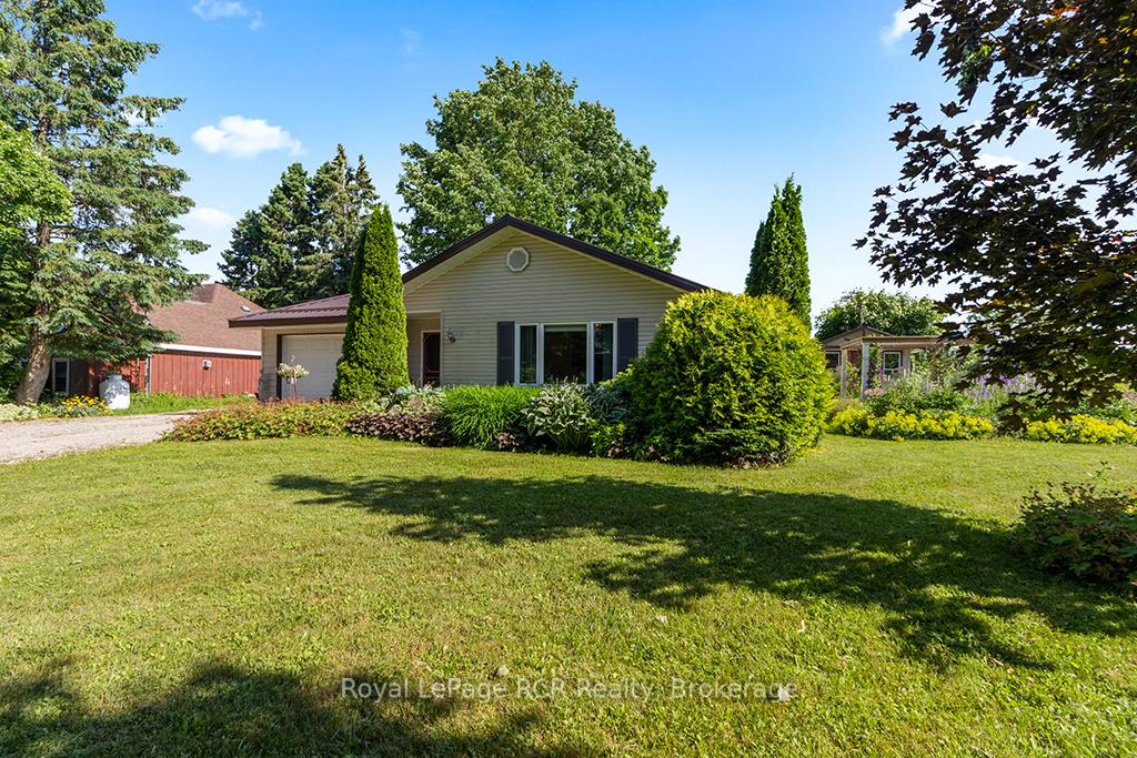 Front of 562916 Grey Road 25