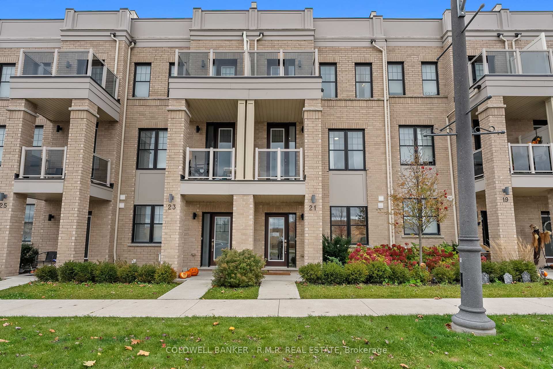 Photo 4 of 21 Prince William Boulevard, Clarington, Bowmanville — HOMEH