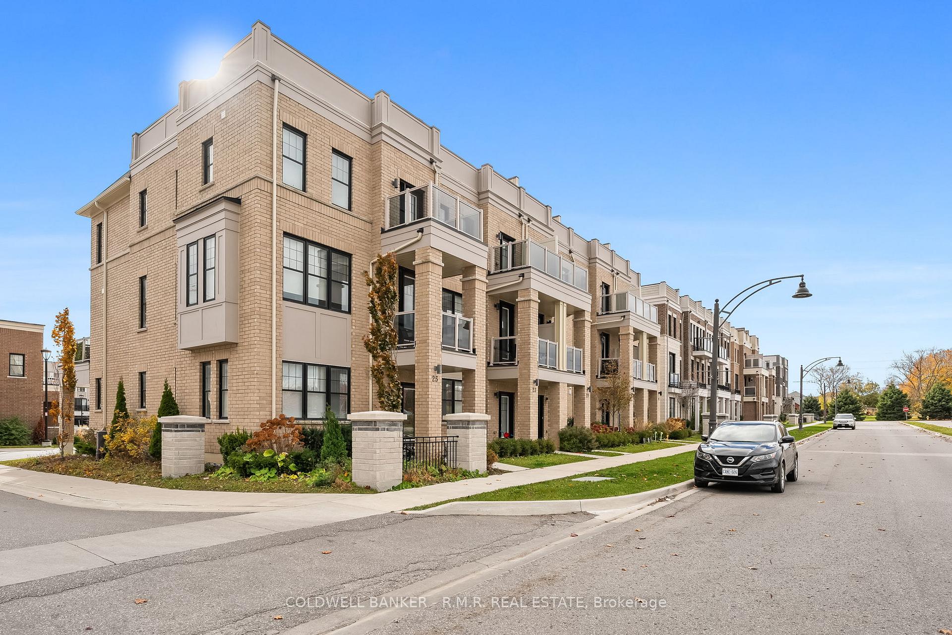 Photo 2 of 21 Prince William Boulevard, Clarington, Bowmanville — HOMEH