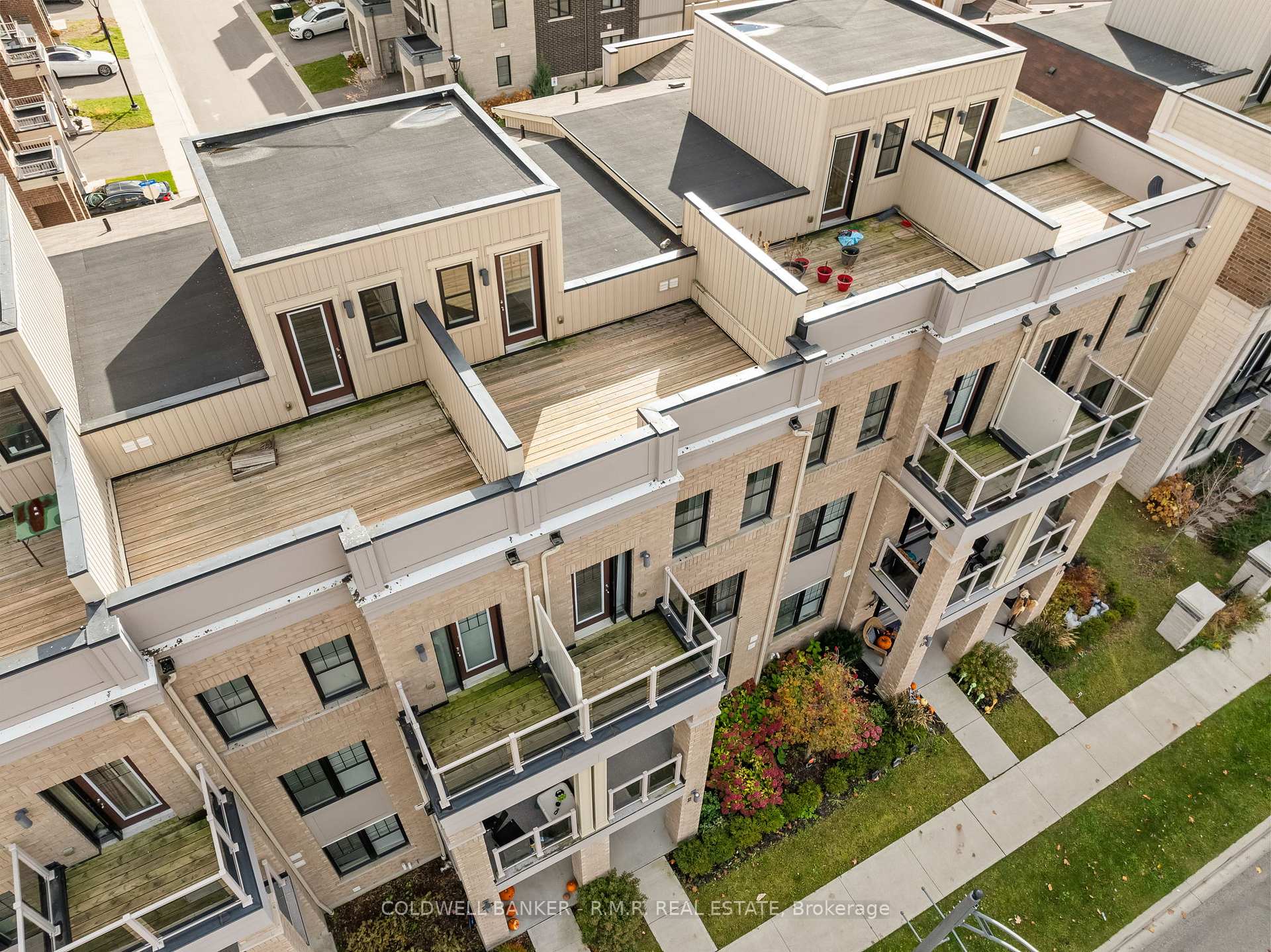 Photo 3 of 21 Prince William Boulevard, Clarington, Bowmanville — HOMEH