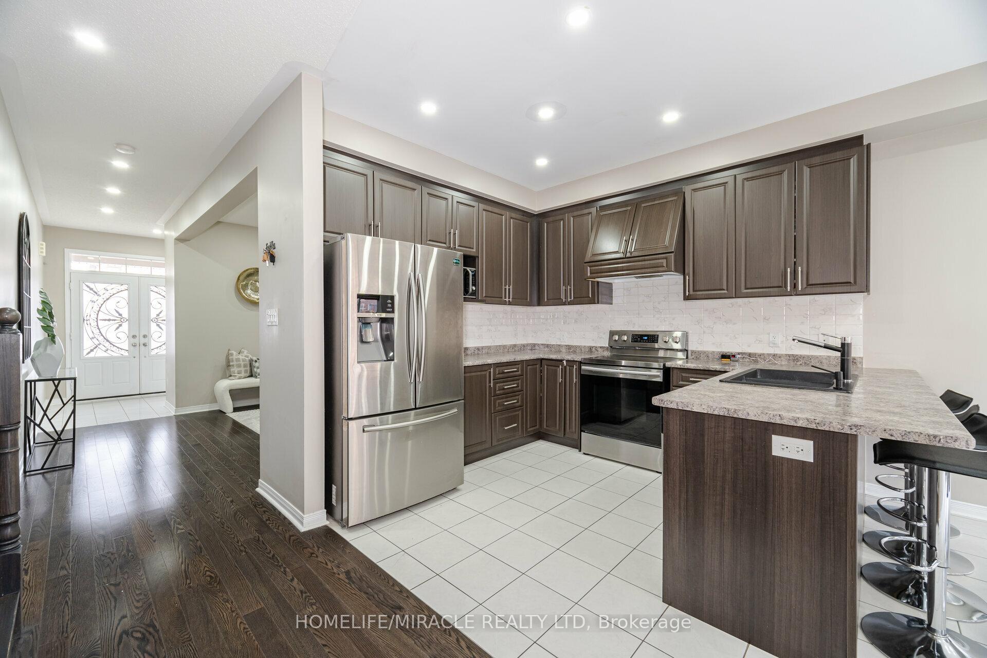 Photo 9 of 23 Fringetree Road, Brampton, Sandringham-Wellington North — HOMEH