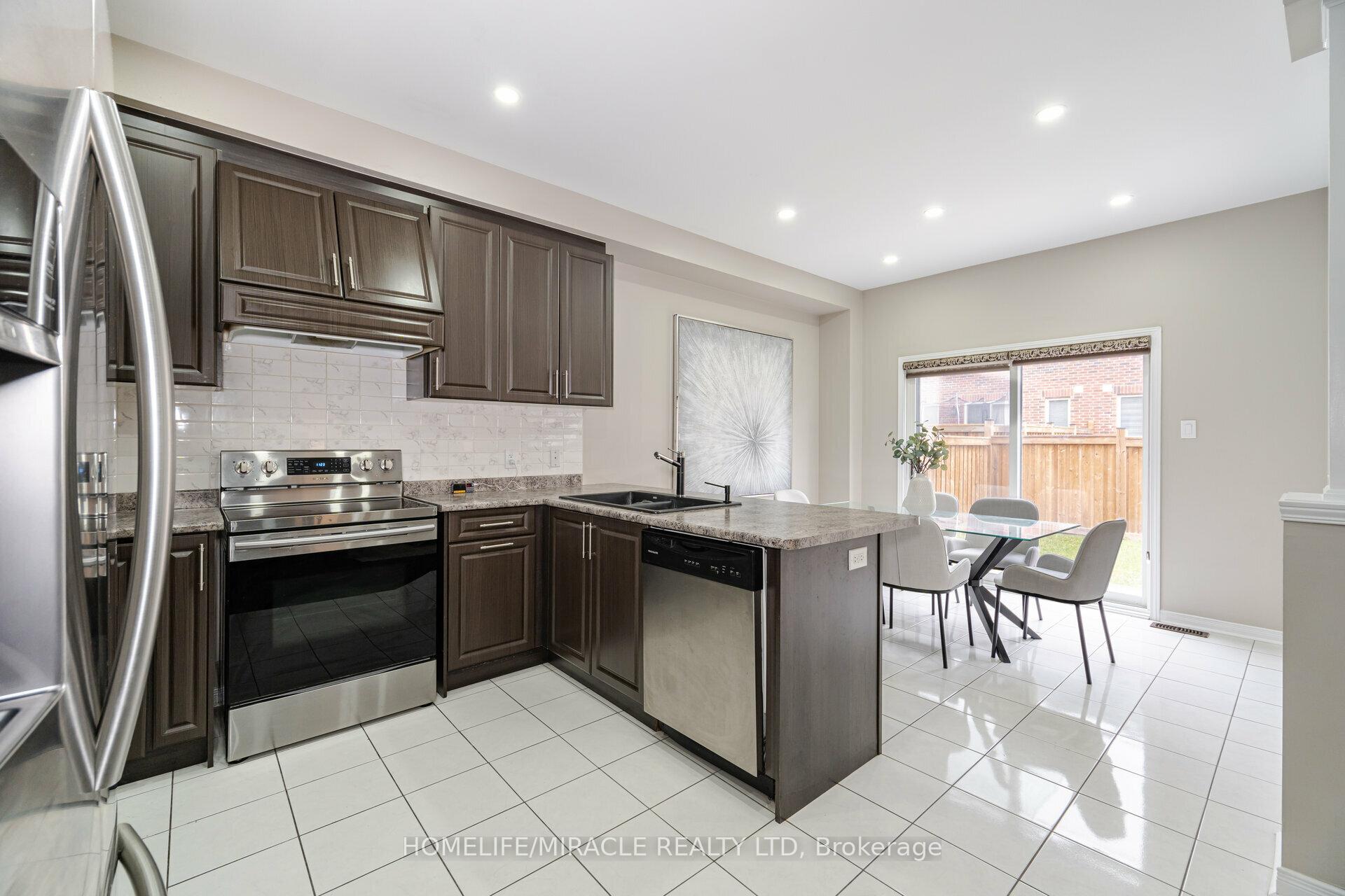 Photo 14 of 23 Fringetree Road, Brampton, Sandringham-Wellington North — HOMEH