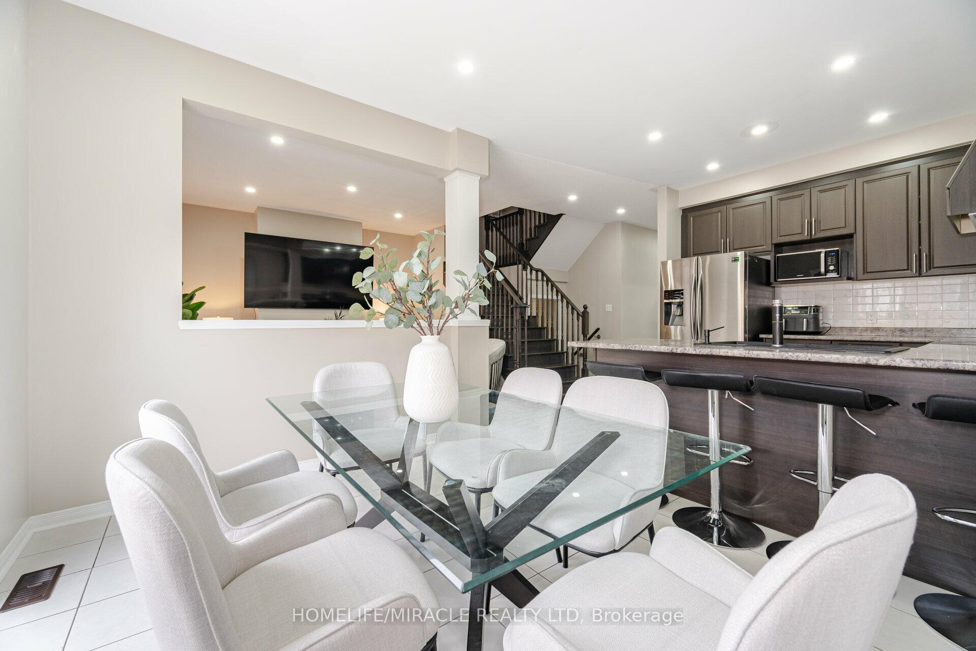 Photo 15 of 23 Fringetree Road, Brampton, Sandringham-Wellington North — HOMEH