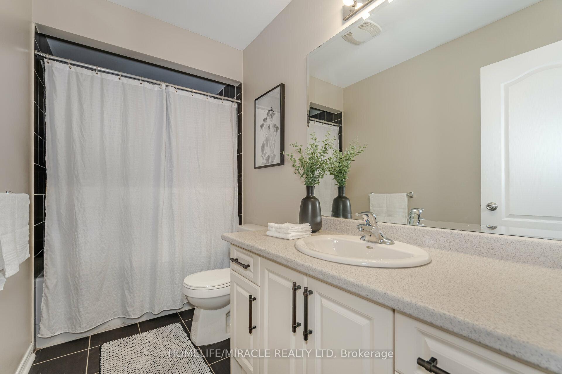 Photo 18 of 23 Fringetree Road, Brampton, Sandringham-Wellington North — HOMEH