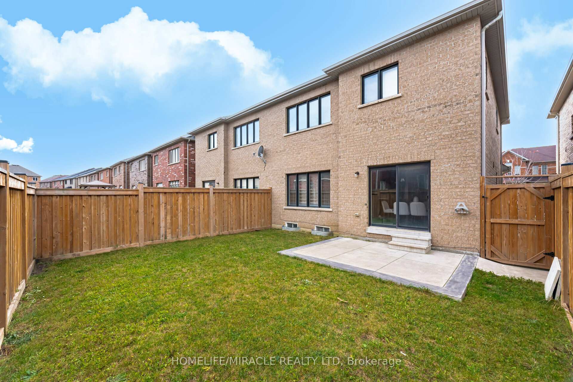 Photo 29 of 23 Fringetree Road, Brampton, Sandringham-Wellington North — HOMEH