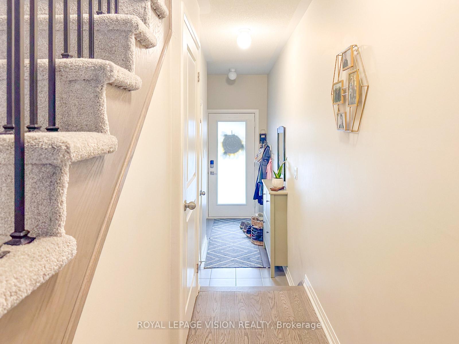 Photo 12 of 74 Caspian Square, Clarington, Bowmanville — HOMEH