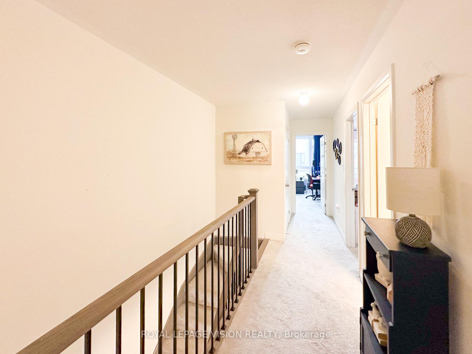 Photo 14 of 74 Caspian Square, Clarington, Bowmanville — HOMEH
