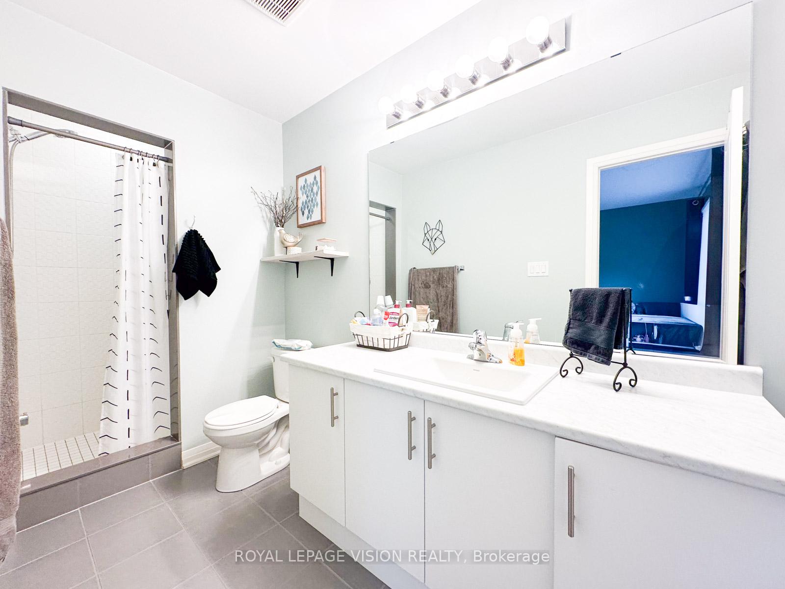 Photo 19 of 74 Caspian Square, Clarington, Bowmanville — HOMEH
