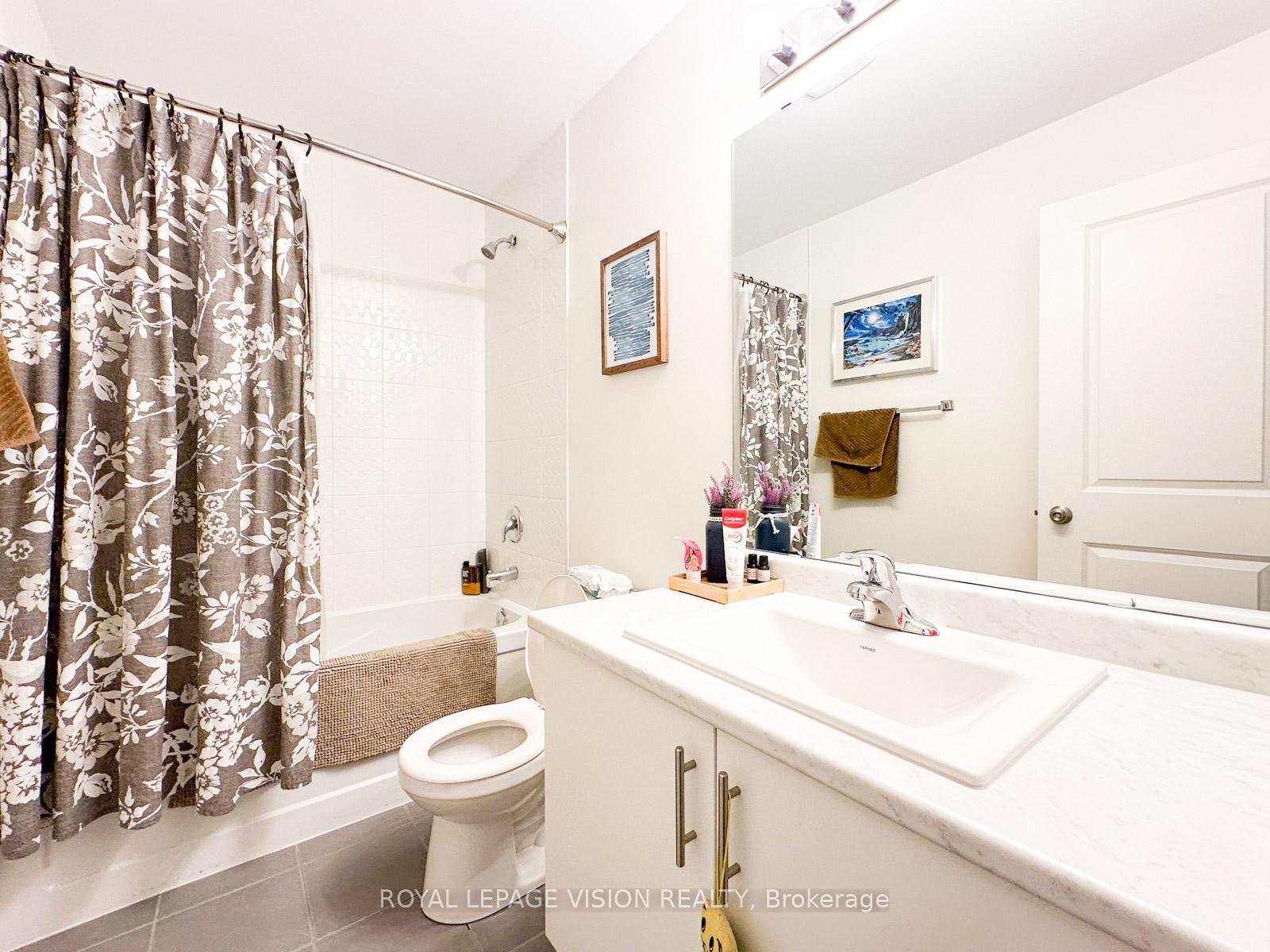 Photo 20 of 74 Caspian Square, Clarington, Bowmanville — HOMEH