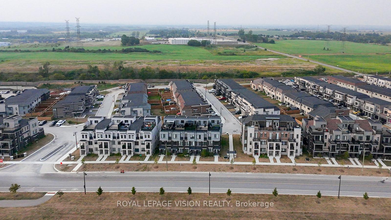 Photo 24 of 74 Caspian Square, Clarington, Bowmanville — HOMEH
