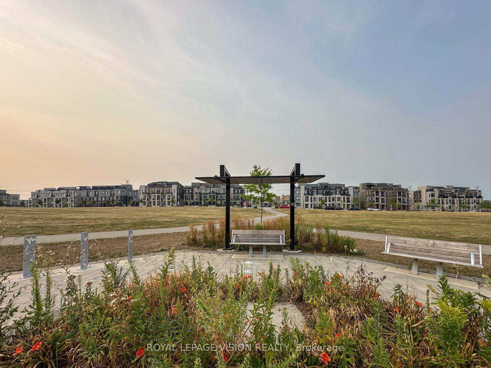 Photo 30 of 74 Caspian Square, Clarington, Bowmanville — HOMEH