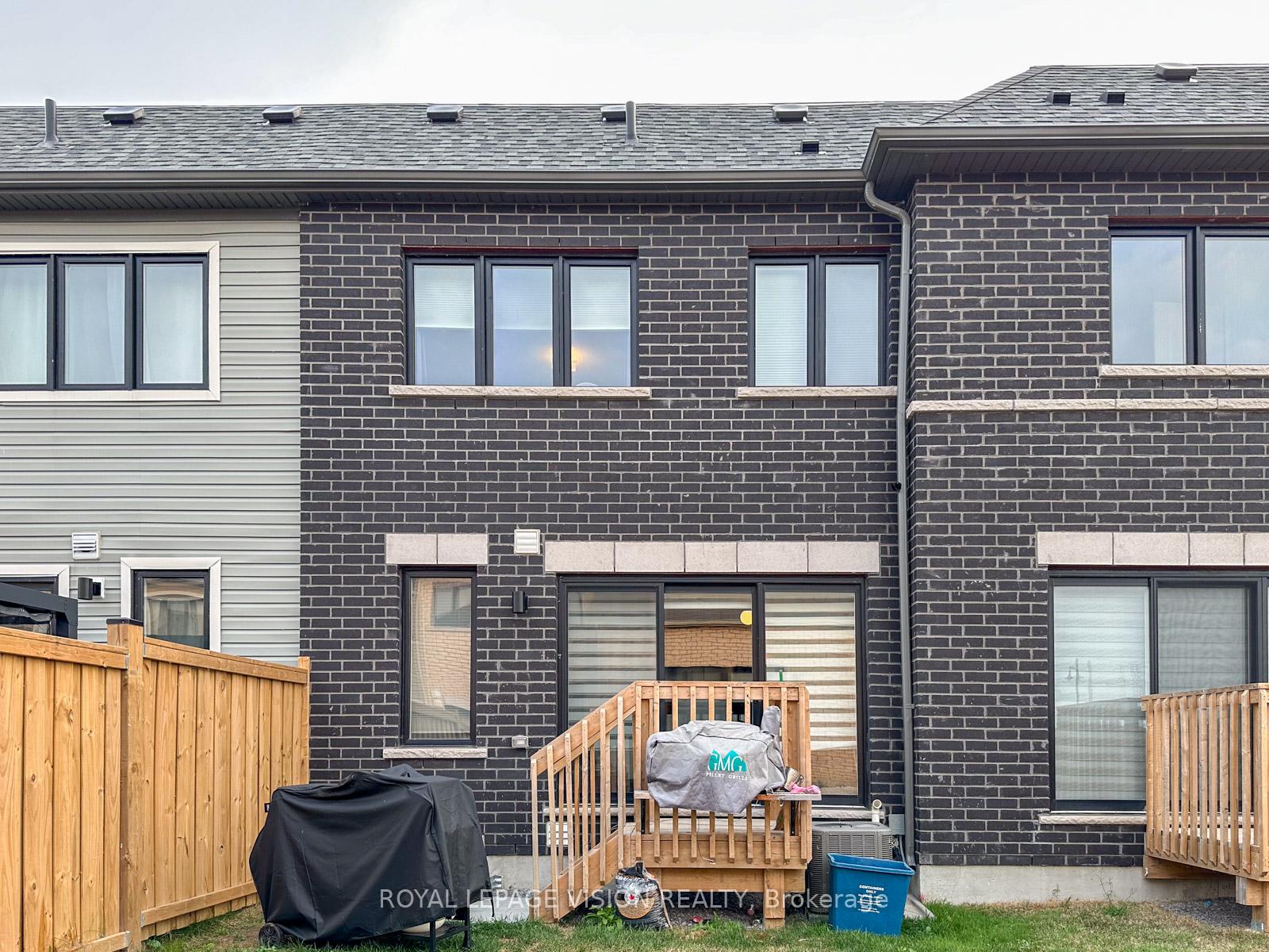Photo 33 of 74 Caspian Square, Clarington, Bowmanville — HOMEH