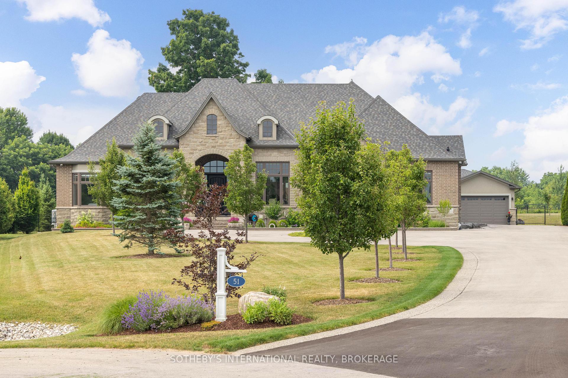 Photo 1 of 51 Tews Lane, Hamilton, Dundas — HOMEH