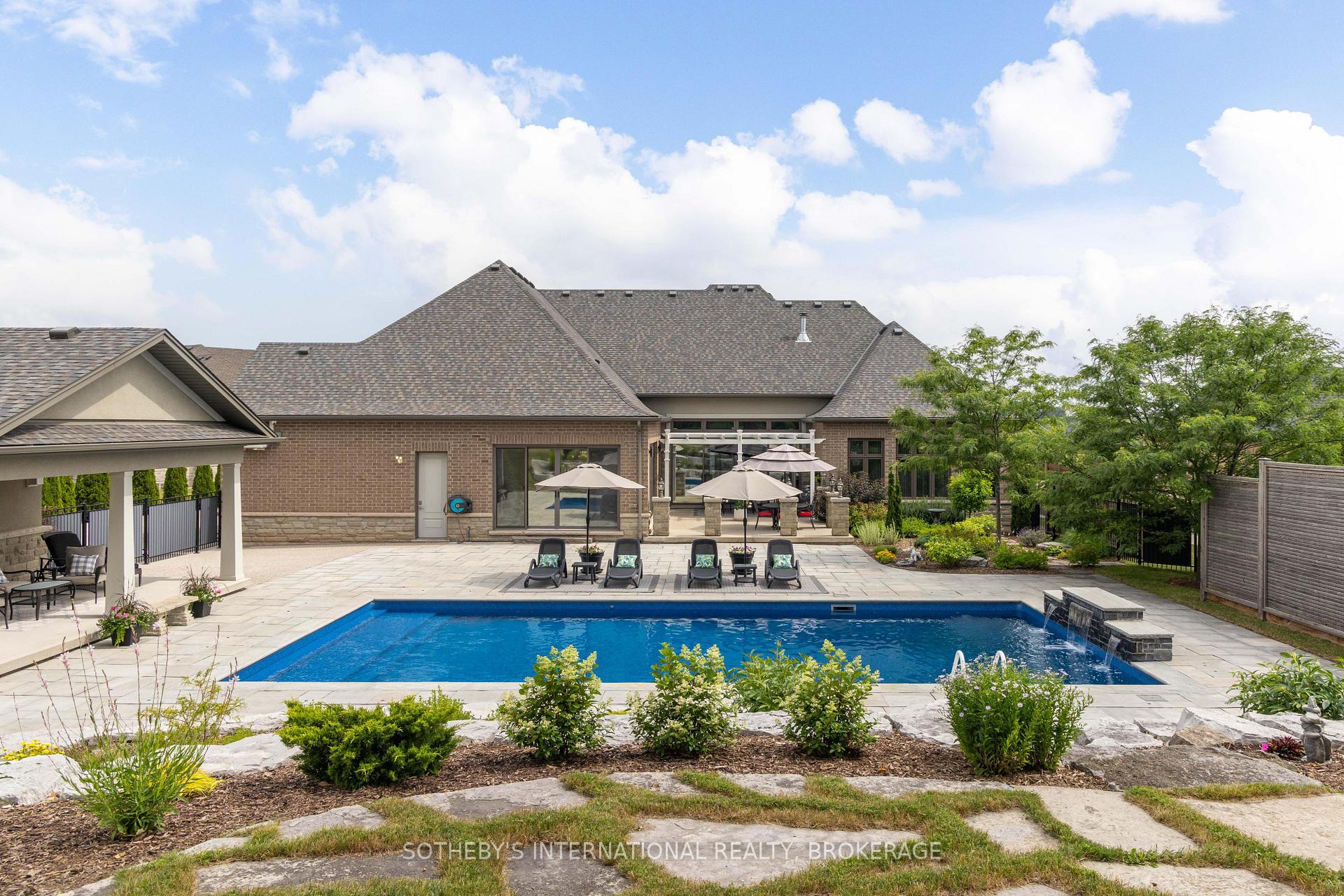Photo 47 of 51 Tews Lane, Hamilton, Dundas — HOMEH