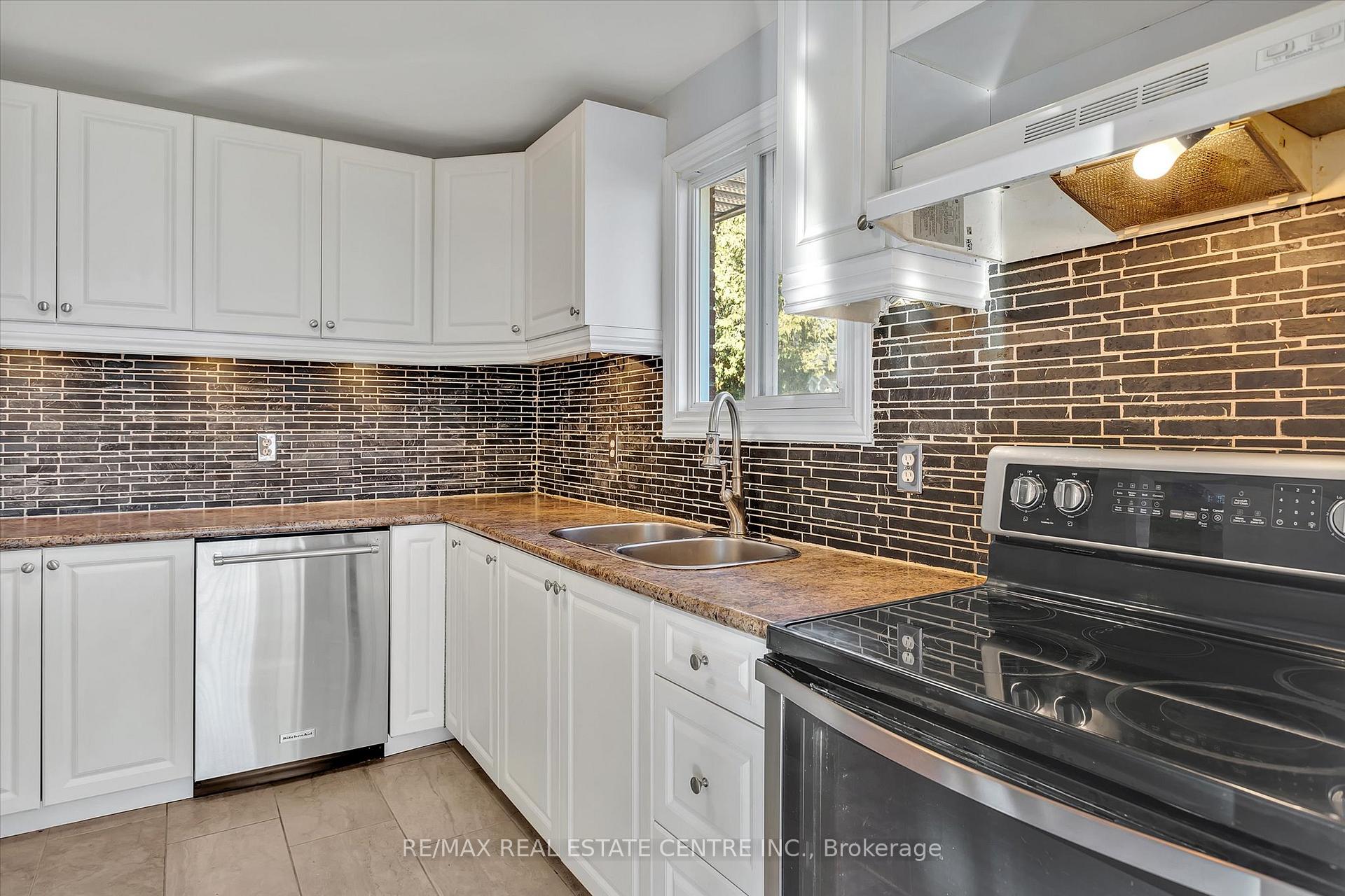 Photo 16 of 914 Ivy Court, Oshawa, Donevan — HOMEH