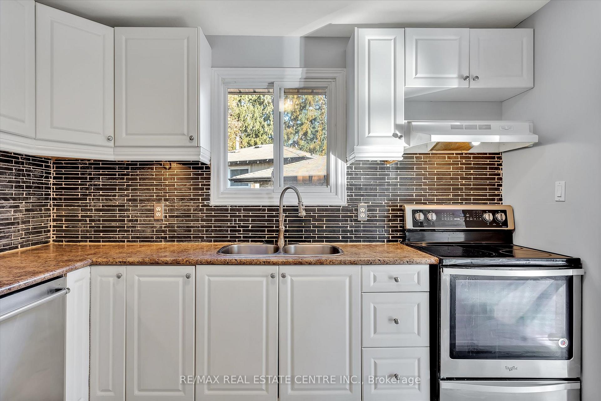 Photo 15 of 914 Ivy Court, Oshawa, Donevan — HOMEH