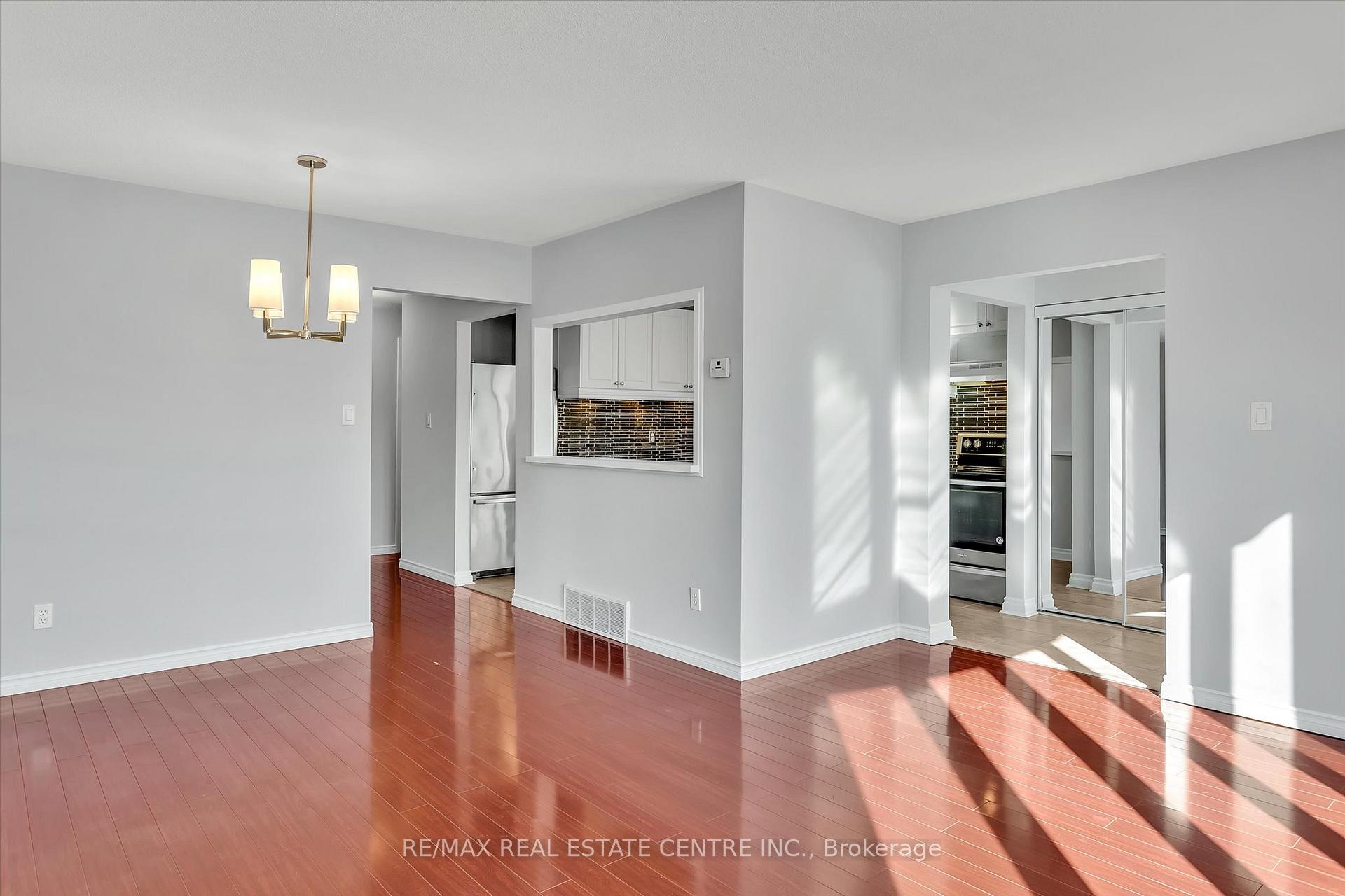 Photo 7 of 914 Ivy Court, Oshawa, Donevan — HOMEH