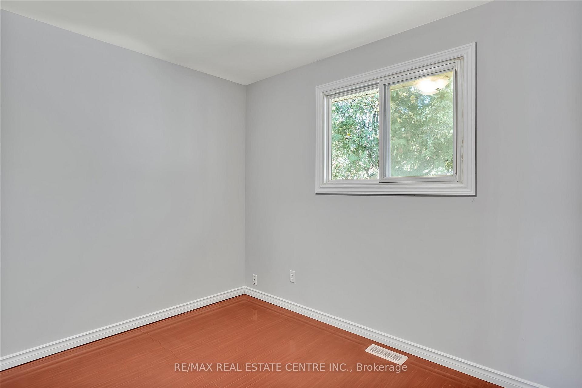 Photo 12 of 914 Ivy Court, Oshawa, Donevan — HOMEH