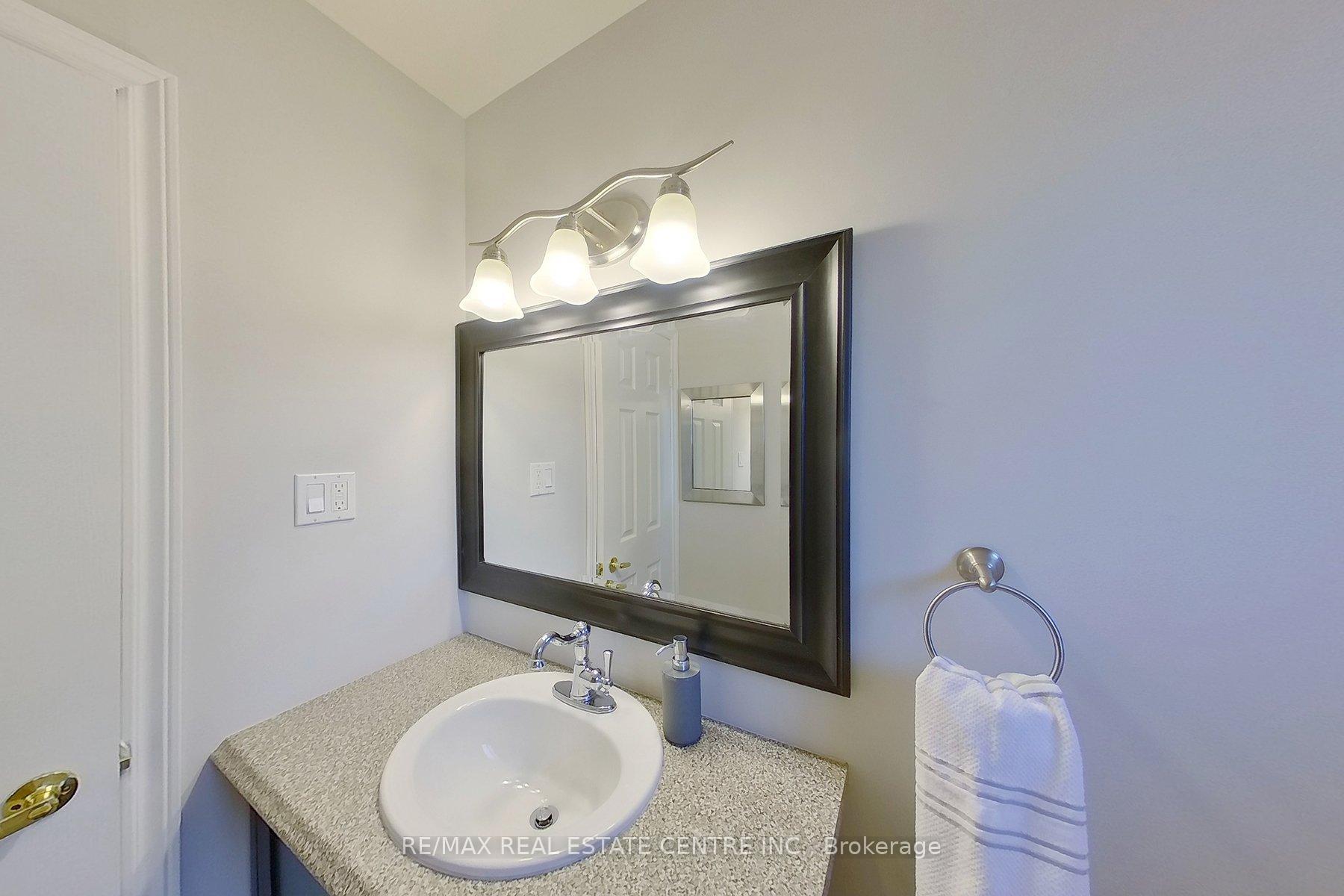 Photo 4 of 914 Ivy Court, Oshawa, Donevan — HOMEH