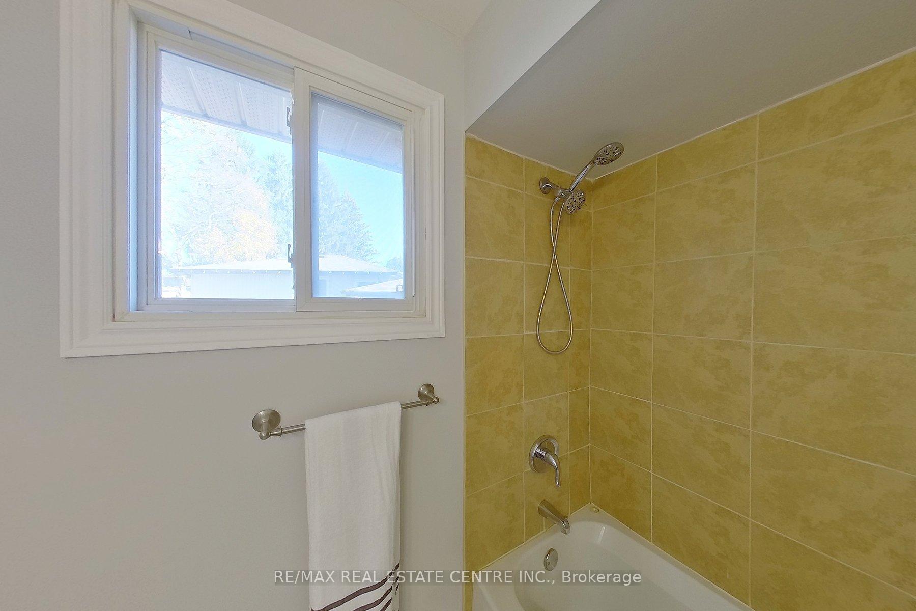 Photo 5 of 914 Ivy Court, Oshawa, Donevan — HOMEH
