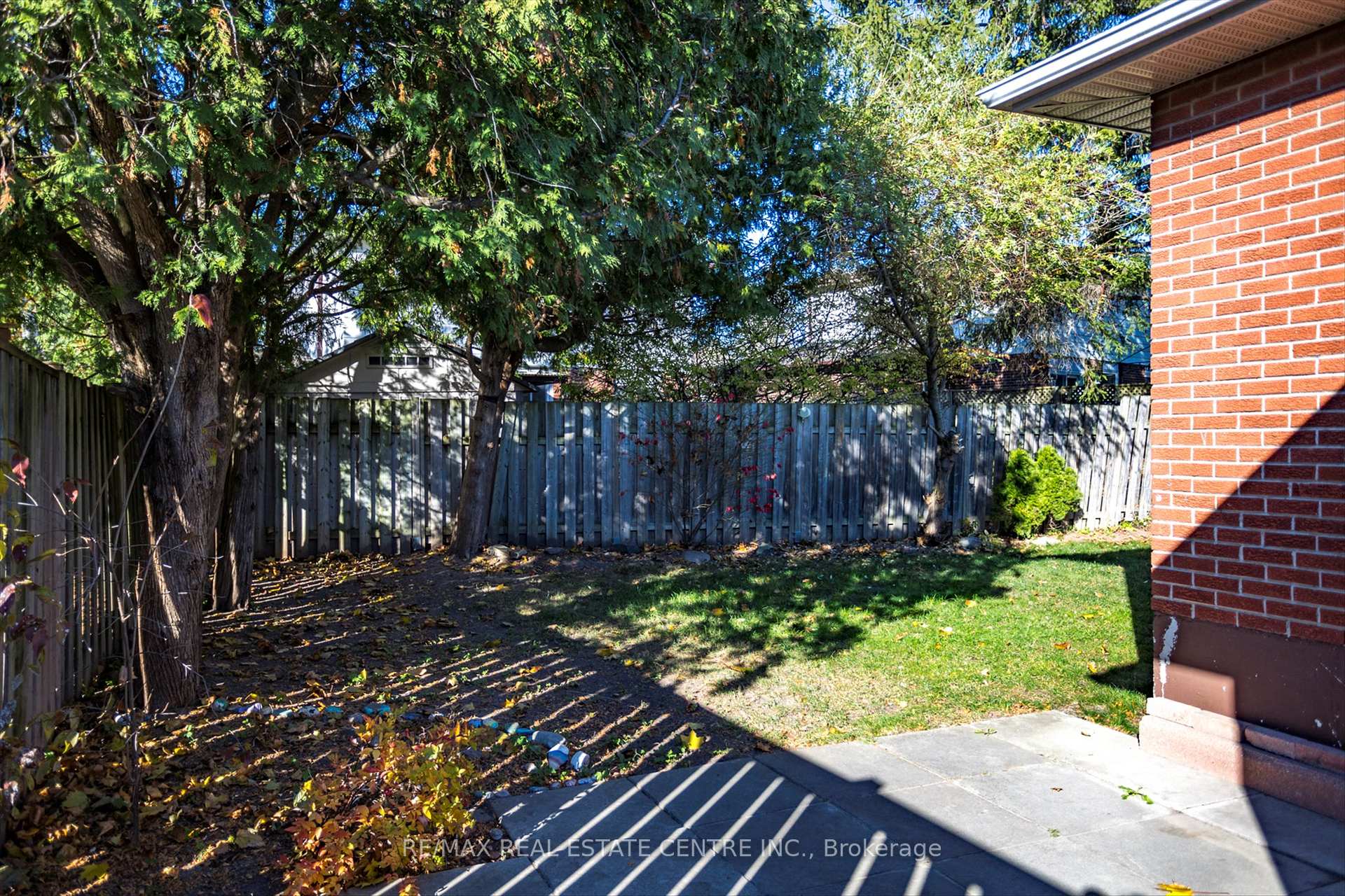 Photo 33 of 914 Ivy Court, Oshawa, Donevan — HOMEH