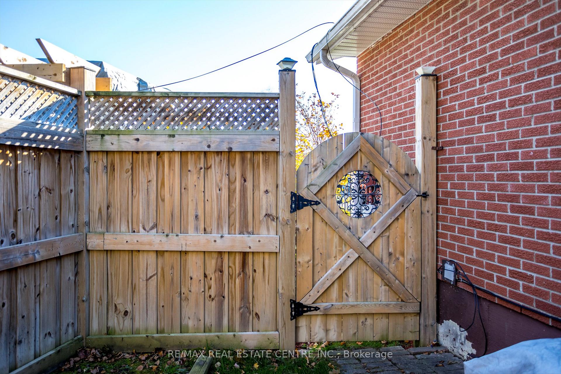 Photo 34 of 914 Ivy Court, Oshawa, Donevan — HOMEH