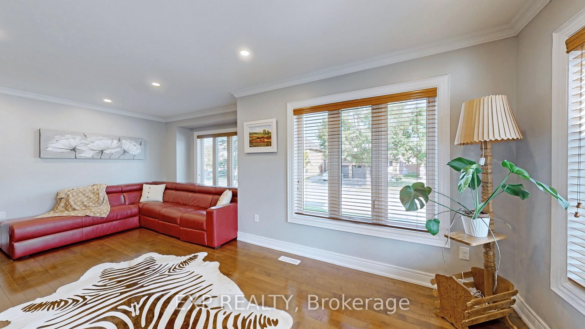 Photo 2 of 347 Via Carmine Avenue, Vaughan, Sonoma Heights — HOMEH