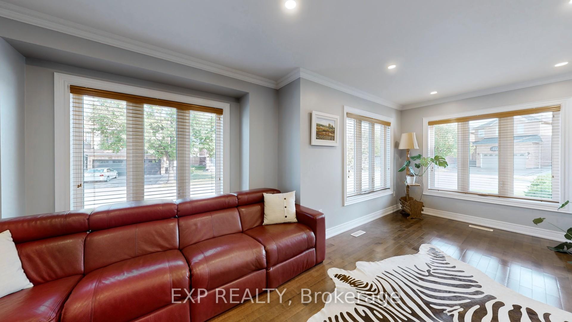 Photo 8 of 347 Via Carmine Avenue, Vaughan, Sonoma Heights — HOMEH