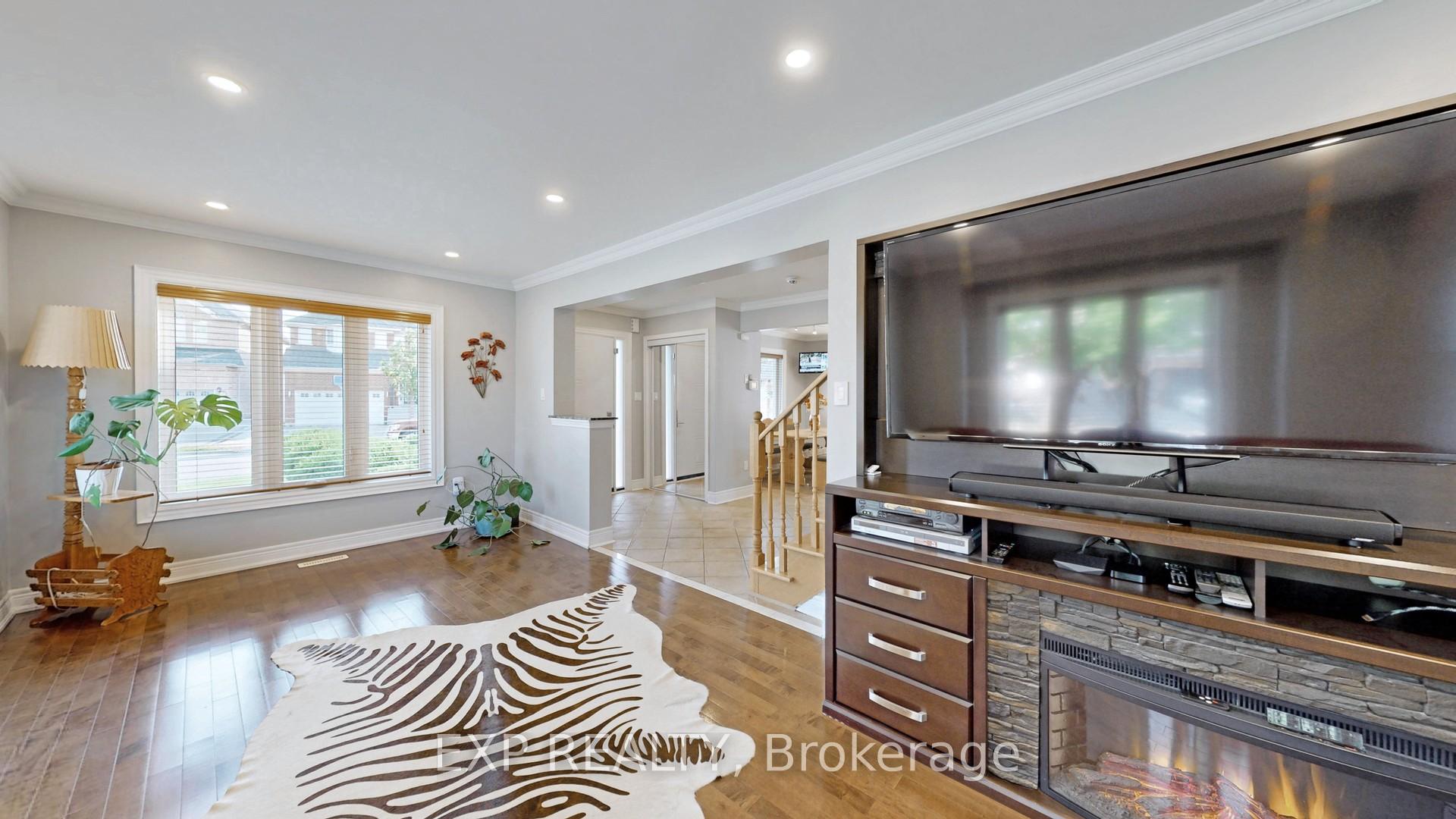 Photo 3 of 347 Via Carmine Avenue, Vaughan, Sonoma Heights — HOMEH