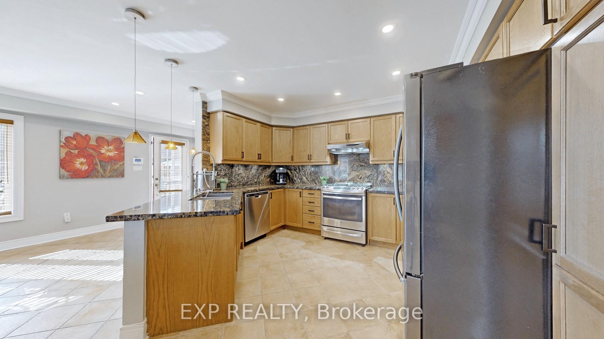 Photo 4 of 347 Via Carmine Avenue, Vaughan, Sonoma Heights — HOMEH