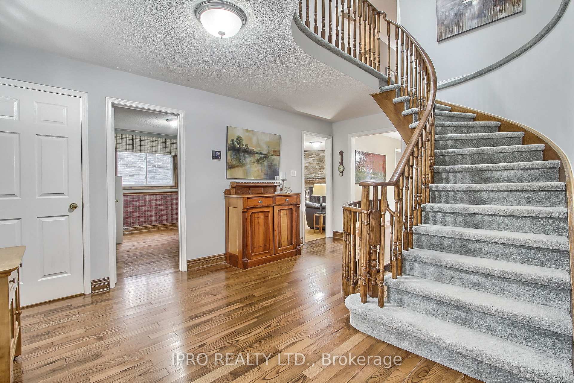 Photo 6 of 10 Delayne Drive, Aurora, Aurora Heights — HOMEH