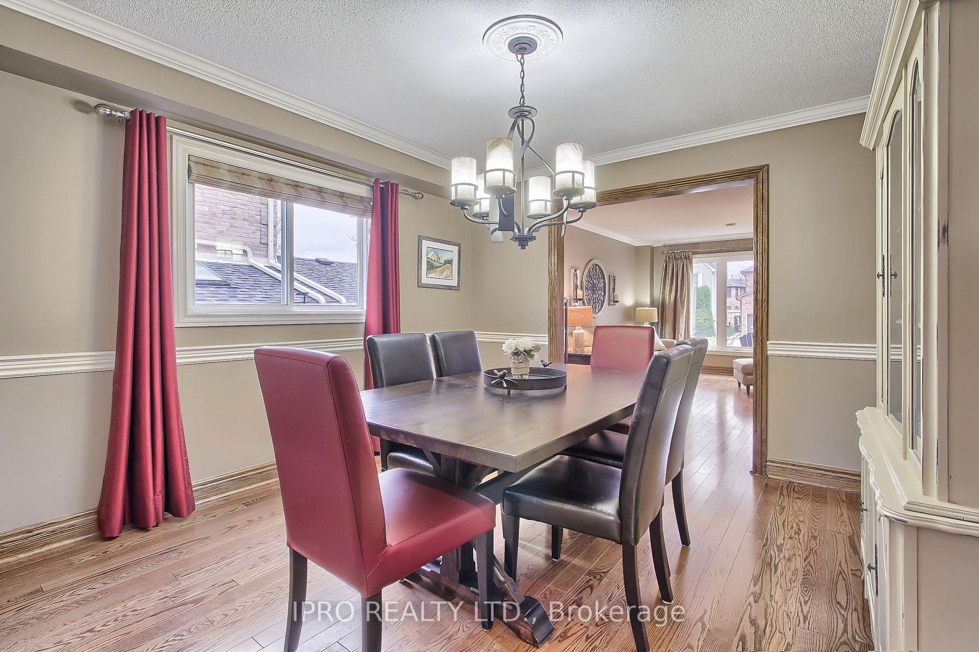 Photo 9 of 10 Delayne Drive, Aurora, Aurora Heights — HOMEH
