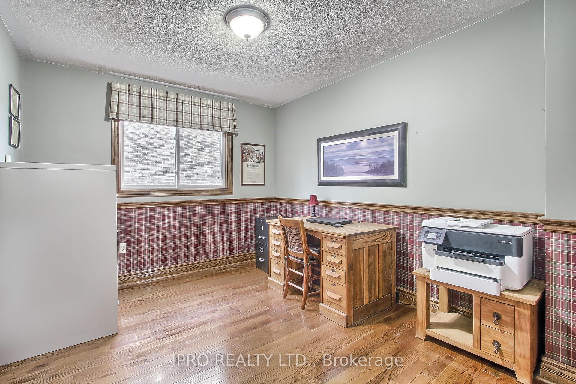 Photo 31 of 10 Delayne Drive, Aurora, Aurora Heights — HOMEH