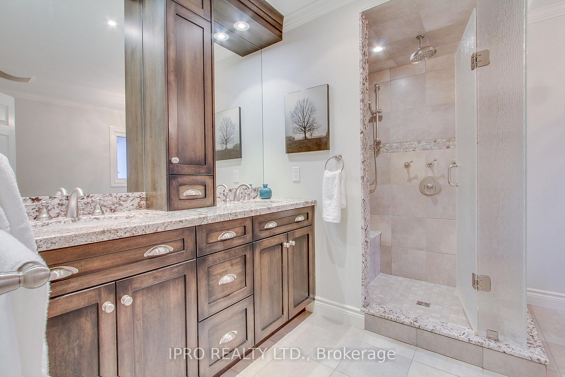 Photo 15 of 10 Delayne Drive, Aurora, Aurora Heights — HOMEH