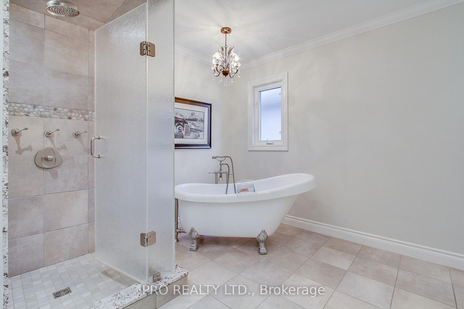 Photo 11 of 10 Delayne Drive, Aurora, Aurora Heights — HOMEH