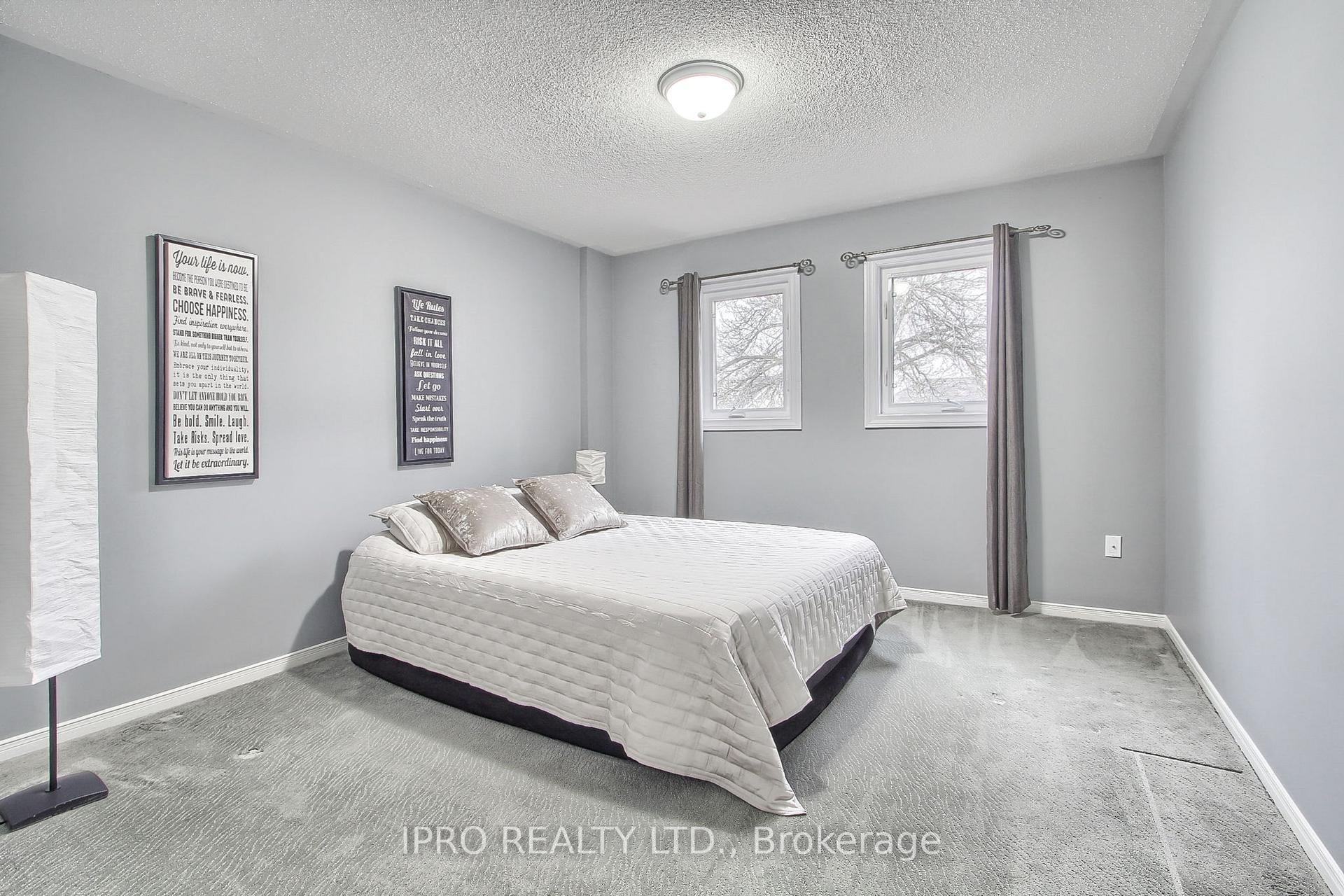 Photo 21 of 10 Delayne Drive, Aurora, Aurora Heights — HOMEH