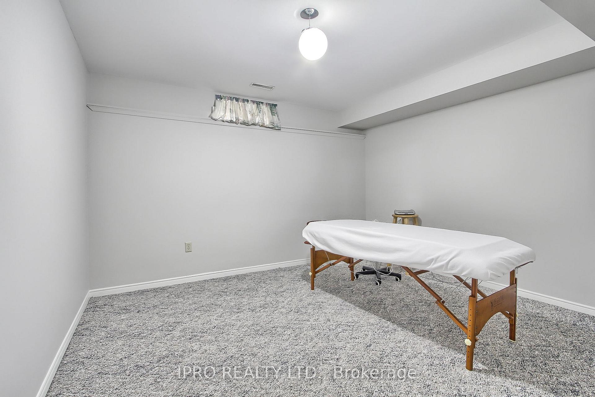 Photo 26 of 10 Delayne Drive, Aurora, Aurora Heights — HOMEH