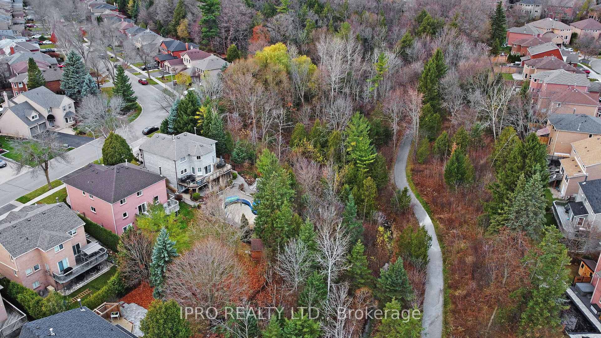 Photo 39 of 10 Delayne Drive, Aurora, Aurora Heights — HOMEH