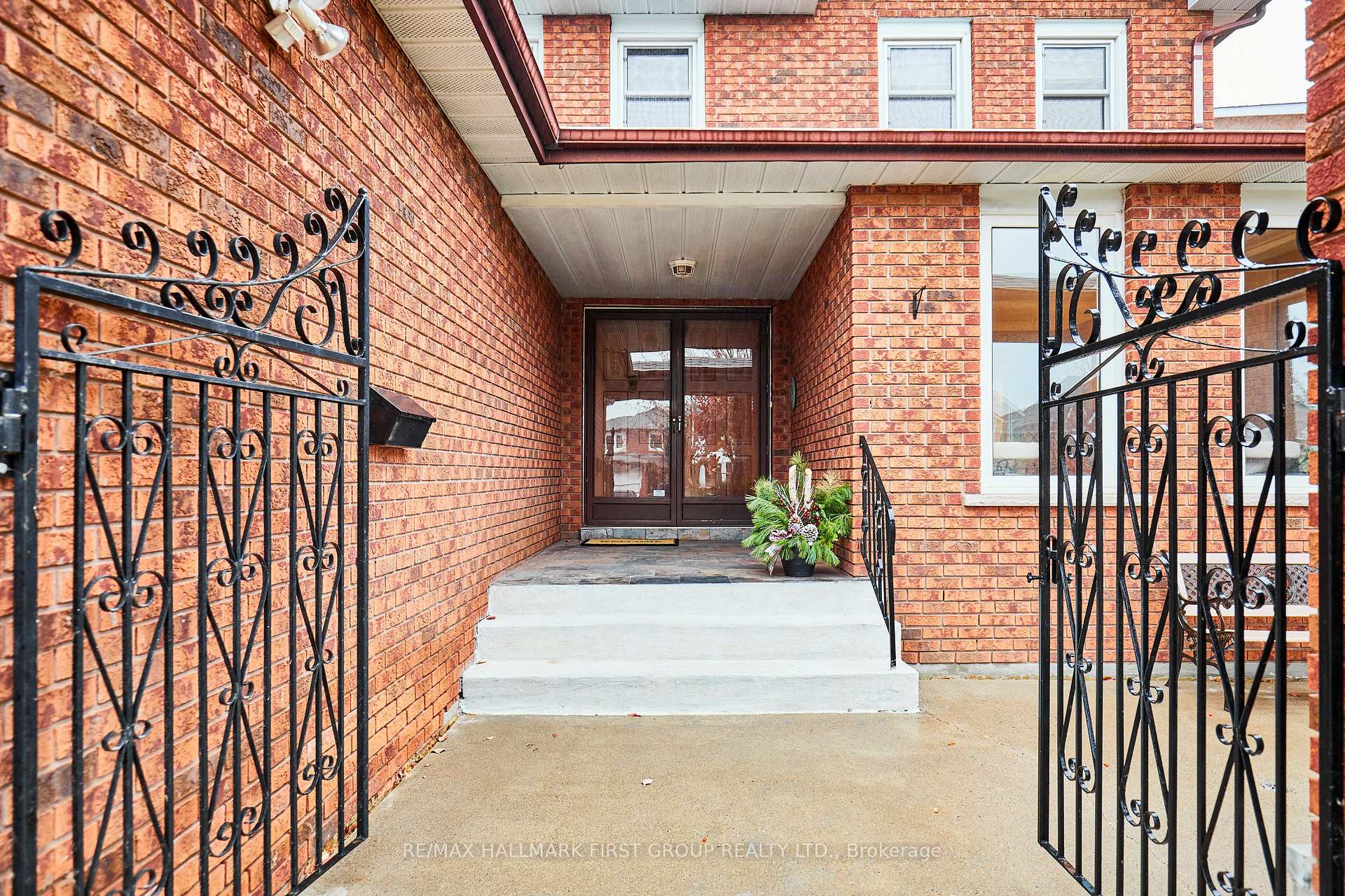 Photo 3 of 542 McLeod Crescent, Pickering, Rosebank — HOMEH