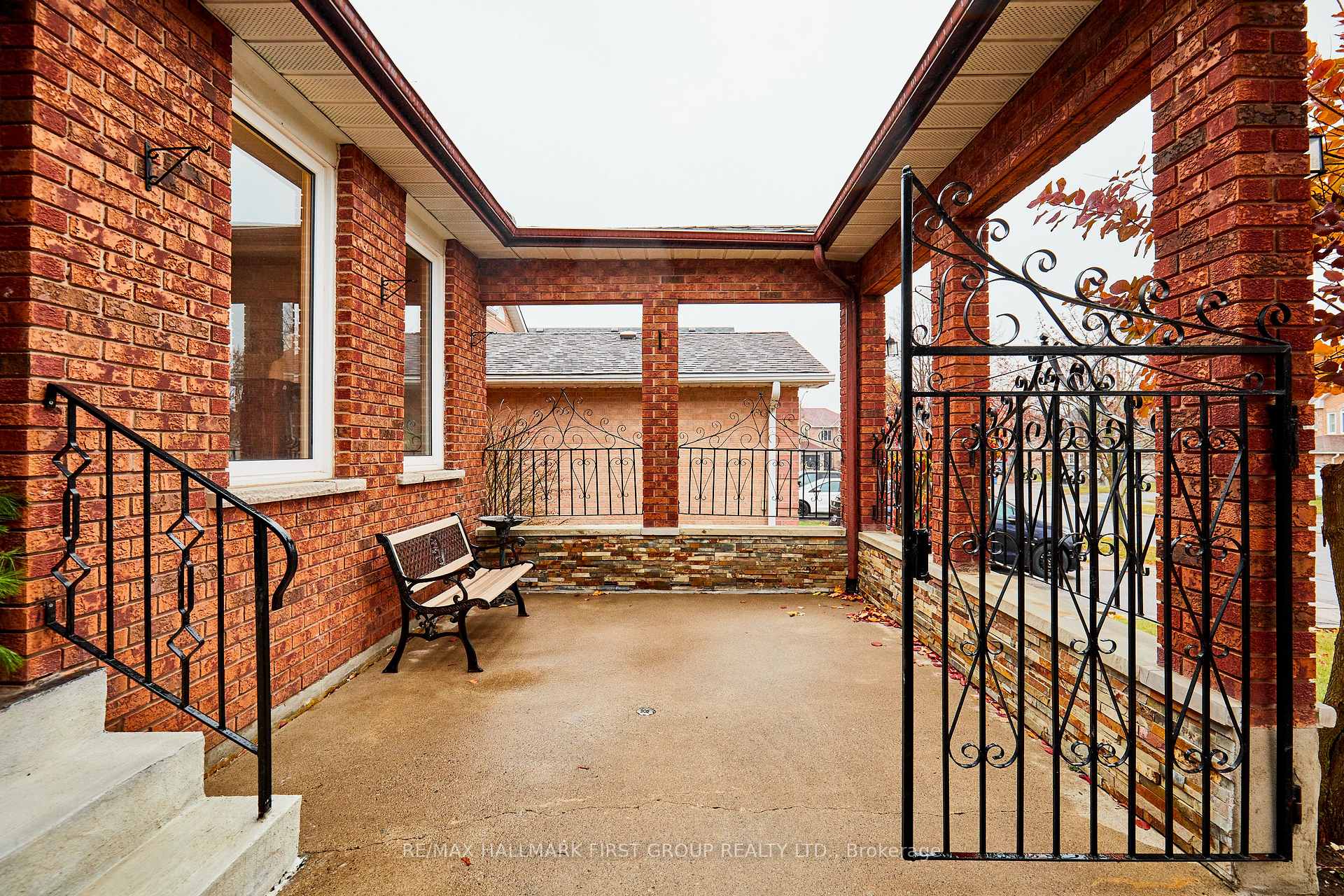 Photo 4 of 542 McLeod Crescent, Pickering, Rosebank — HOMEH