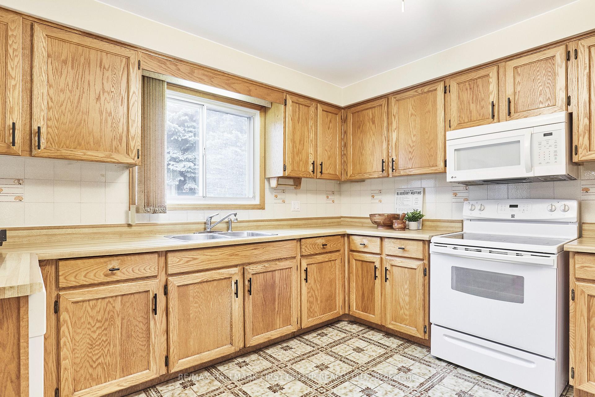 Photo 13 of 542 McLeod Crescent, Pickering, Rosebank — HOMEH