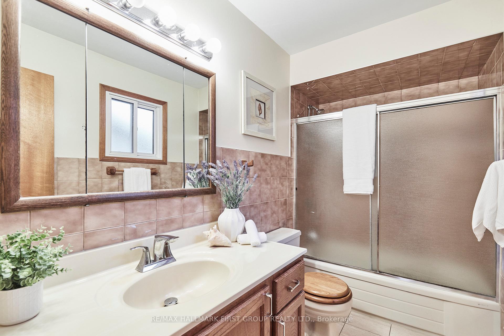 Photo 10 of 542 McLeod Crescent, Pickering, Rosebank — HOMEH
