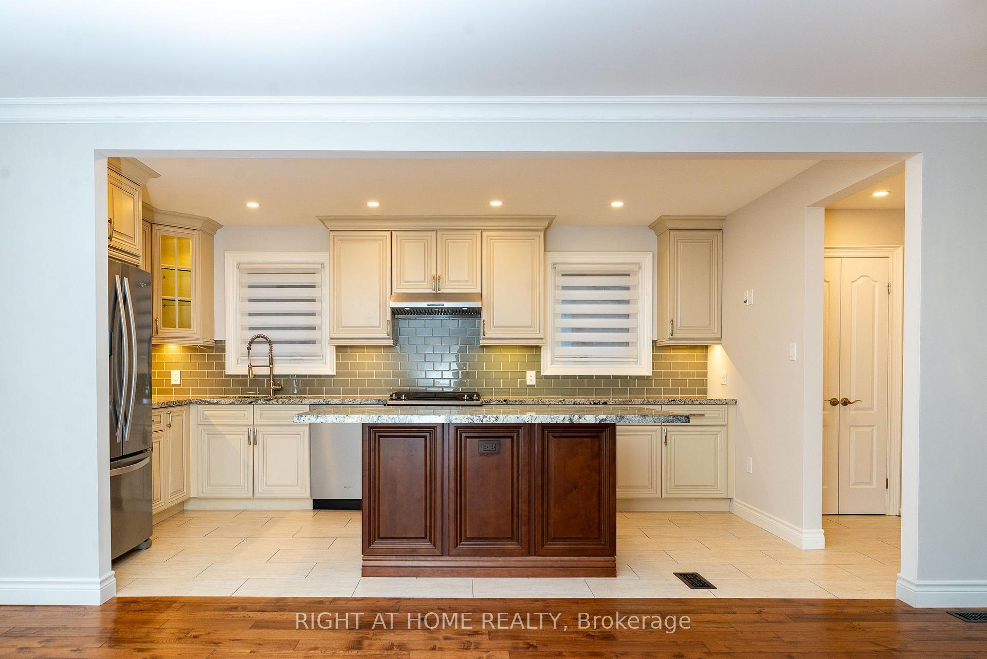 Photo 3 of 71 Agincourt Road, Vaughan, West Woodbridge — HOMEH